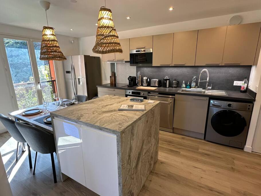 T3 Grand Standing 65m2, 1 Garage Prive, 200m Des Plages Apartment *